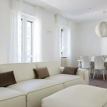 Appartamento Pure White - By Myhomeincomo *