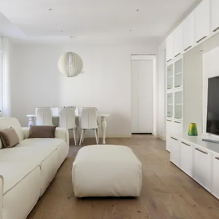 Pure White - By Myhomeincomo Apartment