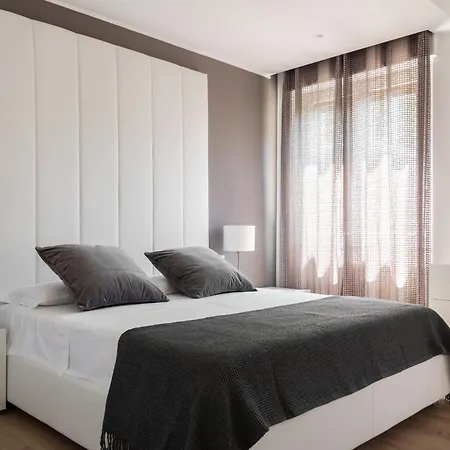 Pure White - By Myhomeincomo شقة كومو
